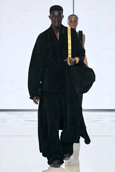 Look 4